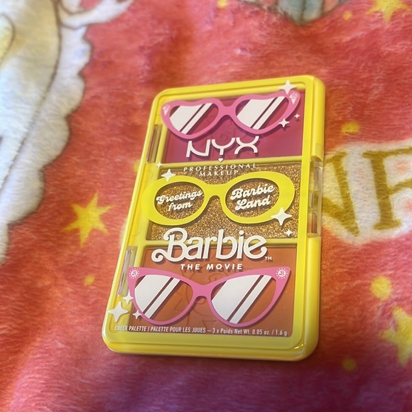 NYX Professional Makeup Barbie On The Go Cheek Palette - Picture 2 of 3